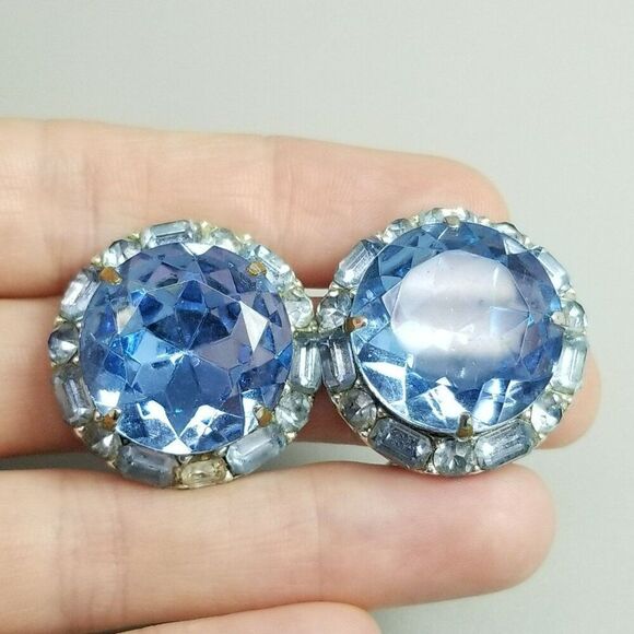 Vintage Large Round Blue Glass Rhinestone Clip On Earrings, Prong Set Halo Retro - Picture 6 of 8
